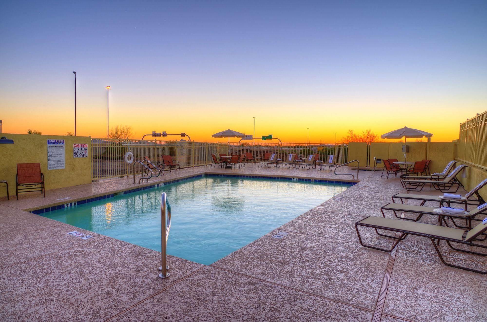 Holiday Inn Express & Suites - Phoenix North - Scottsdale By Ihg Esterno foto